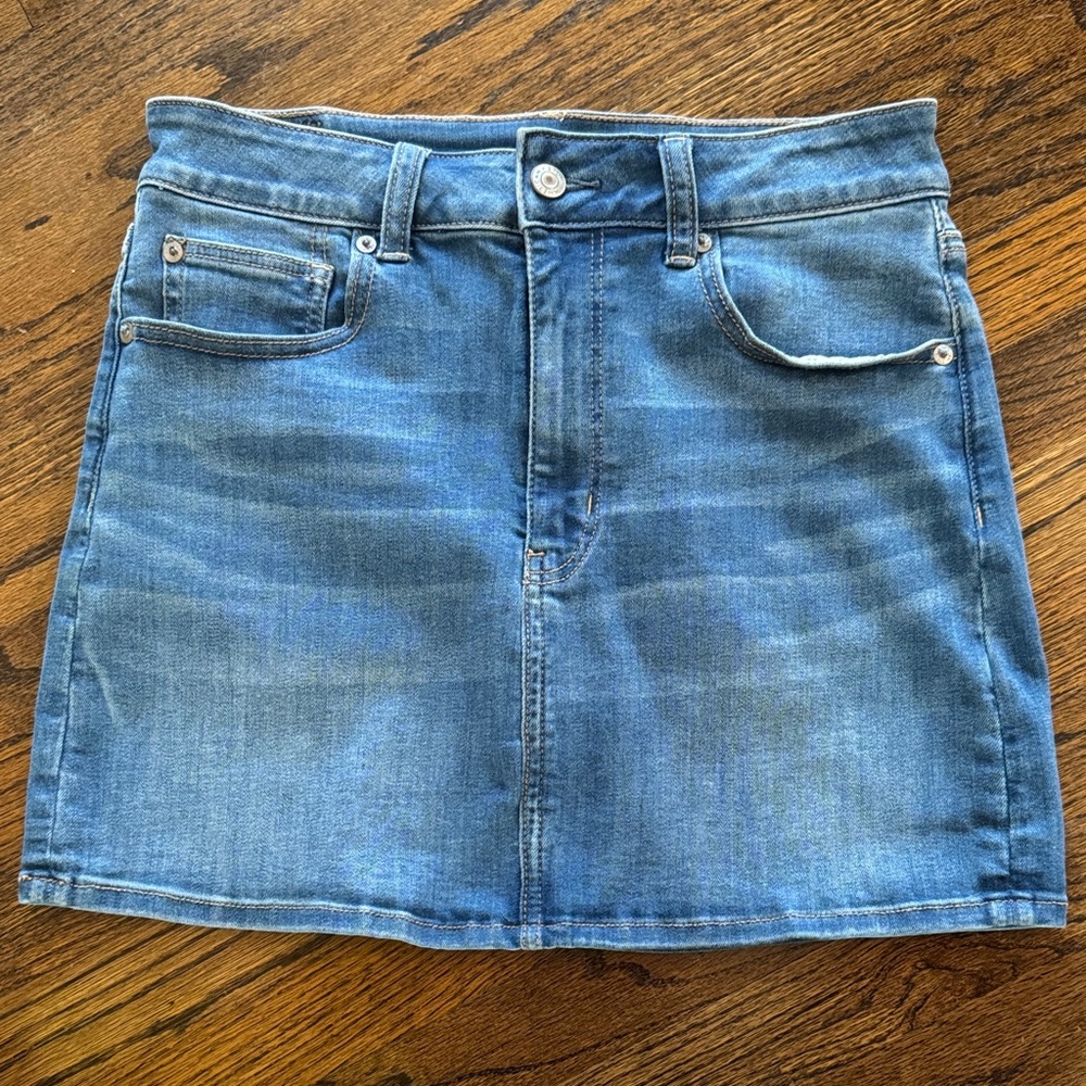 American Eagle Outfitters Blue Denim Mini Skirt size 6